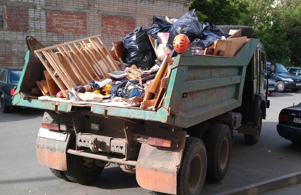 Вывоз мусора из магазина в Великом Устюге от ПроМусор: услуги, цена от 1781 руб., утилизация отходов