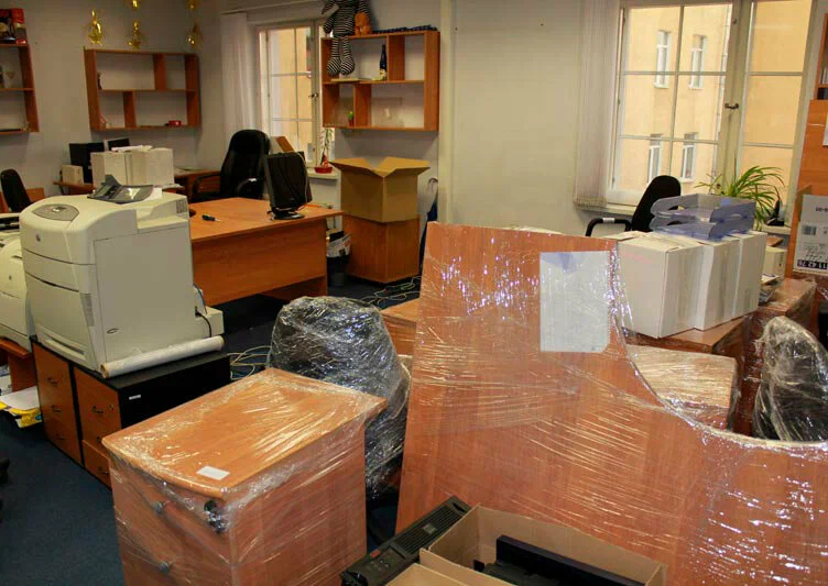 Вывоз старой офисной мебели в Великом Устюге в октябре