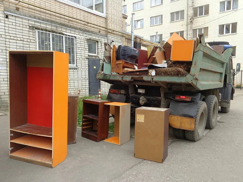 Вывоз шкафа в Великом Устюге от ПроМусор — недорого, демонтаж, утилизация, вывоз из квартиры от 865 руб