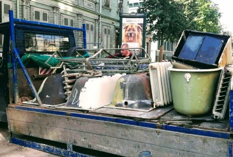Вывоз старой сантехники в Великом Устюге от ПроМусор: быстро, недорого от 560 руб., утилизация и грузчики