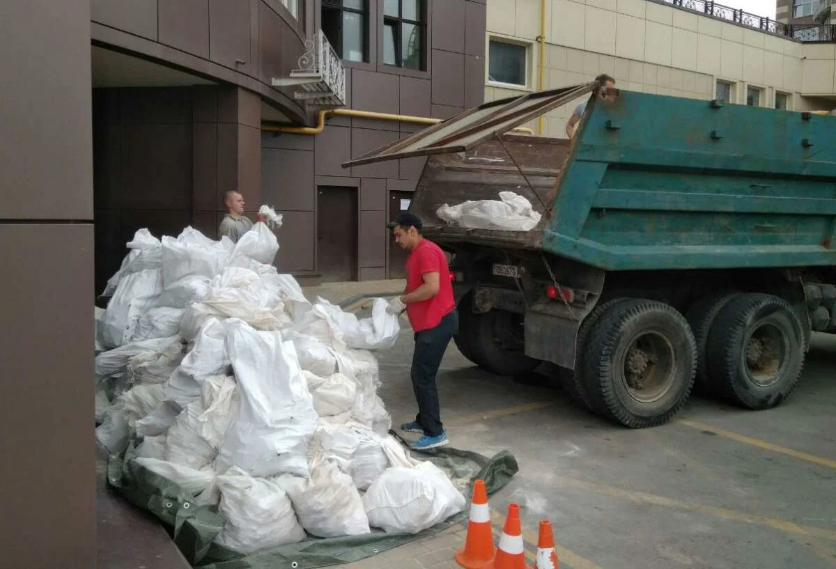 Вывоз мусора из подвала в Великом Устюге от ПроМусор – уборка, разбор завалов и очистка, цены от 2443 руб