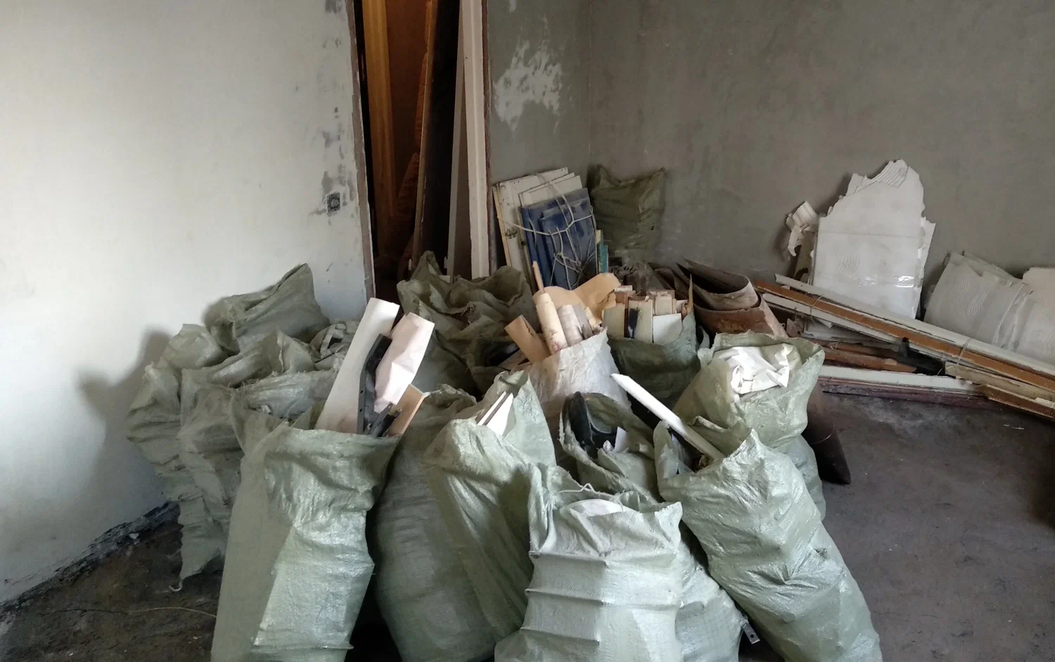 Уборка строительного мусора с вывозом и утилизацией в Великом Устюге в октябре